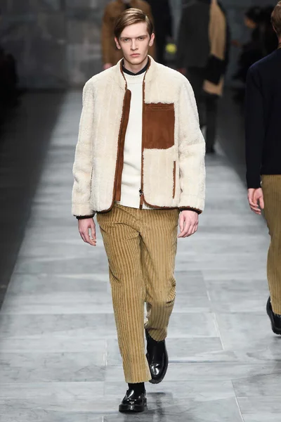 Look 5